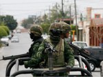 0-1-0-mexican_army_fights_cartel
