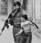 israeli_soldier_grabs_boy