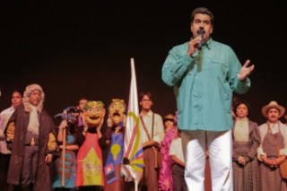 1609maduroteatro630-3_0