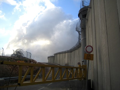 qalandiya_wall_checkpoint_tamarf