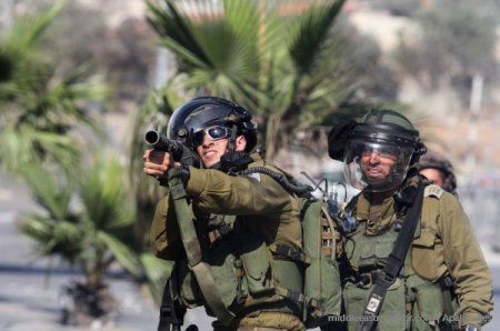 israel-soldiers-protestors-tear-gas-2