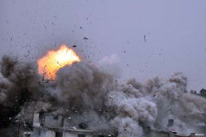 egyptian-army-blowing-up-a-house-near-rafah-crossing-that-had-tunnels-underneath-it