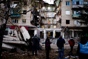 Aftermath-of-shelling-of-neighbourhood-in-eastern-Ukraine-shelled-by-Ukrainian-armed-forces-UNHCR-photo-300x200
