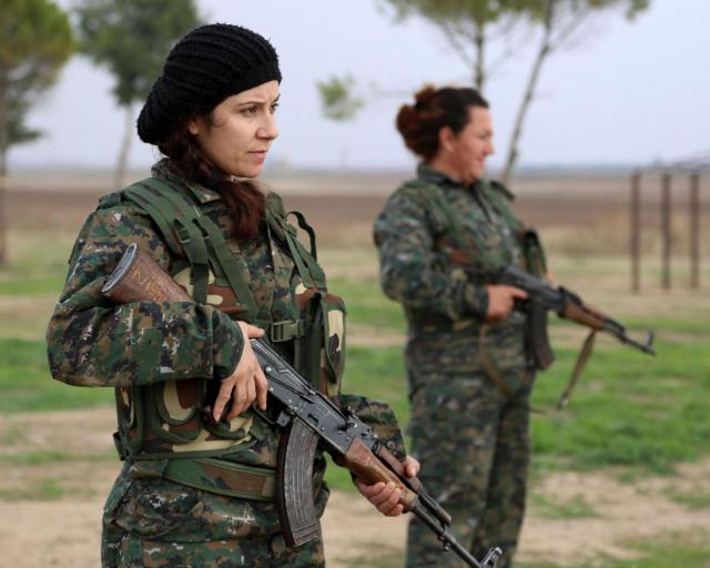 syrian-christian-women-fighters-4