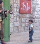 Israeli-soldier-aiming-at-child-600×659